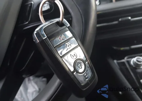 2021 Lincoln Corsair Standard z USA, uszkodzony, nr VIN 5LMCJ1D95MUL02772